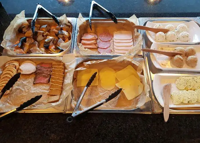 Krynica Morska gdzie zjeść – najlepsze restauracje dla każdego smaku