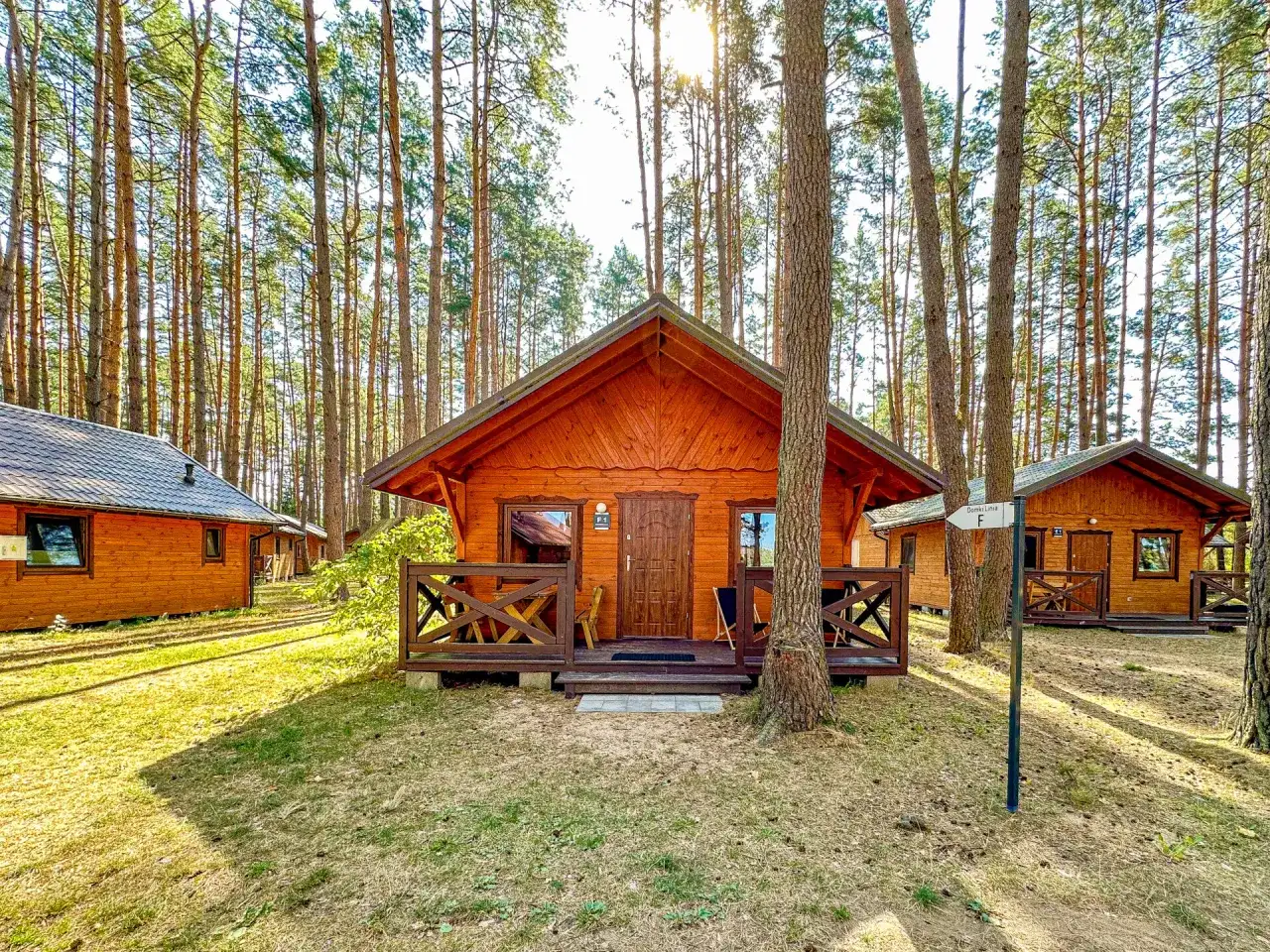 Najlepsze domki nad jeziorem w Łódzkiem - idealne na wakacje