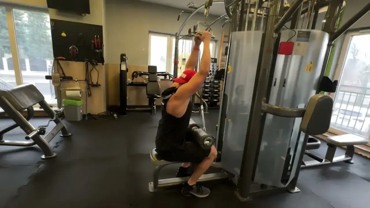 Jak zbudować potężne plecy na siłowni? Kompletny przewodnik.