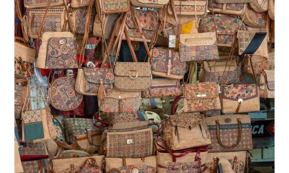 Jakie torebki są modne w tym sezonie? Odkryj najnowsze trendy!