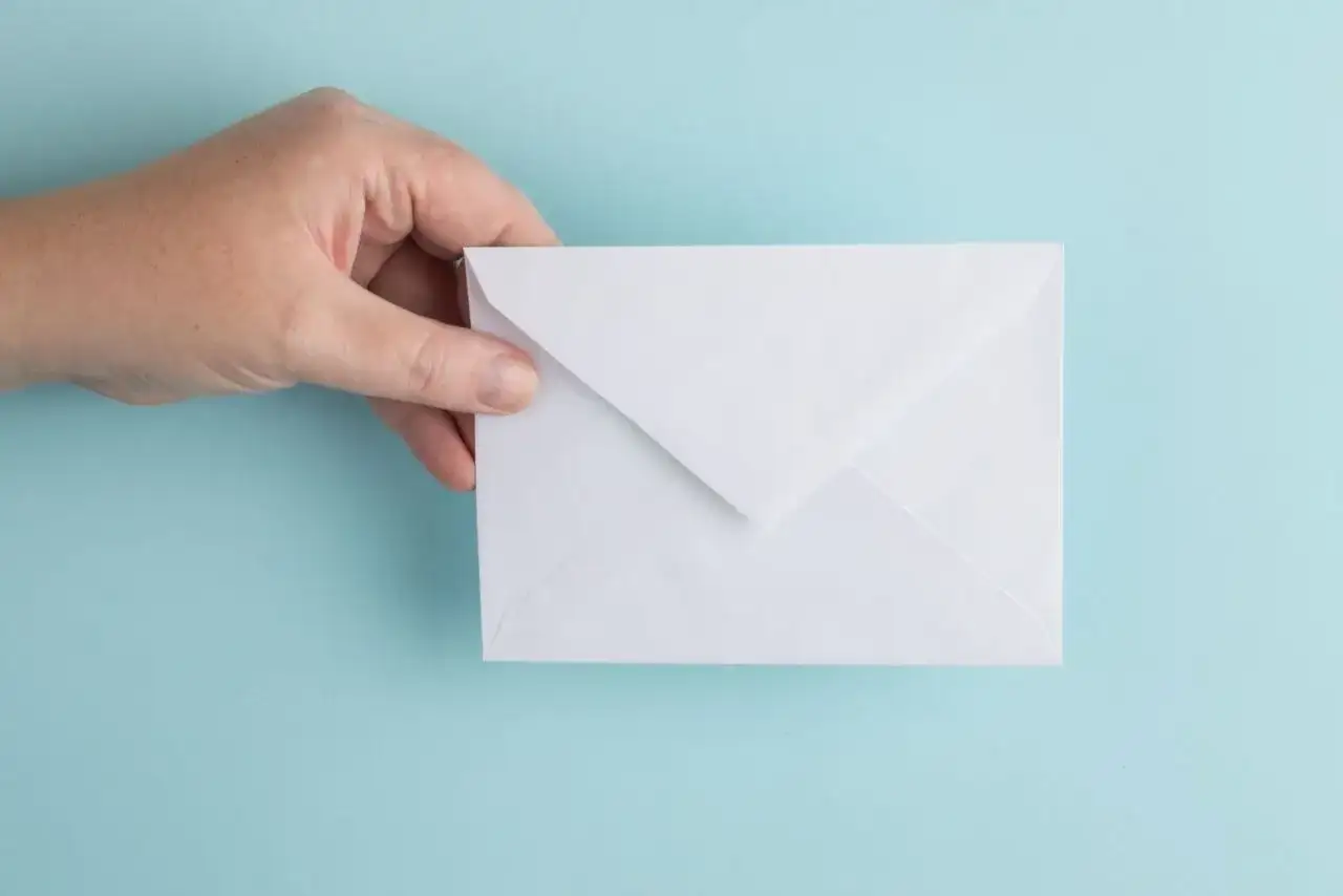 Jak sprawdzić czy poszukuje mnie policja: legalne sposoby weryfikacji