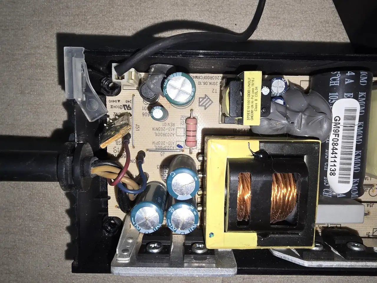 Zasilacz Xbox One do Series S? Kabel tak, "cegła" nigdy!