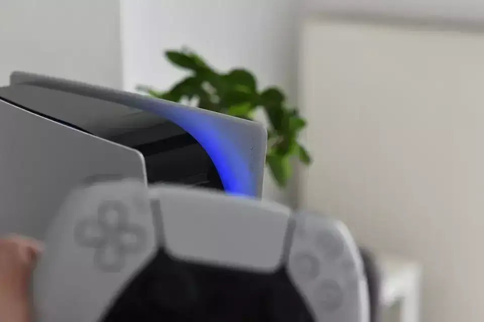 PS5 bez pada? Wyłącz konsolę przyciskiem uniknij uszkodzeń!