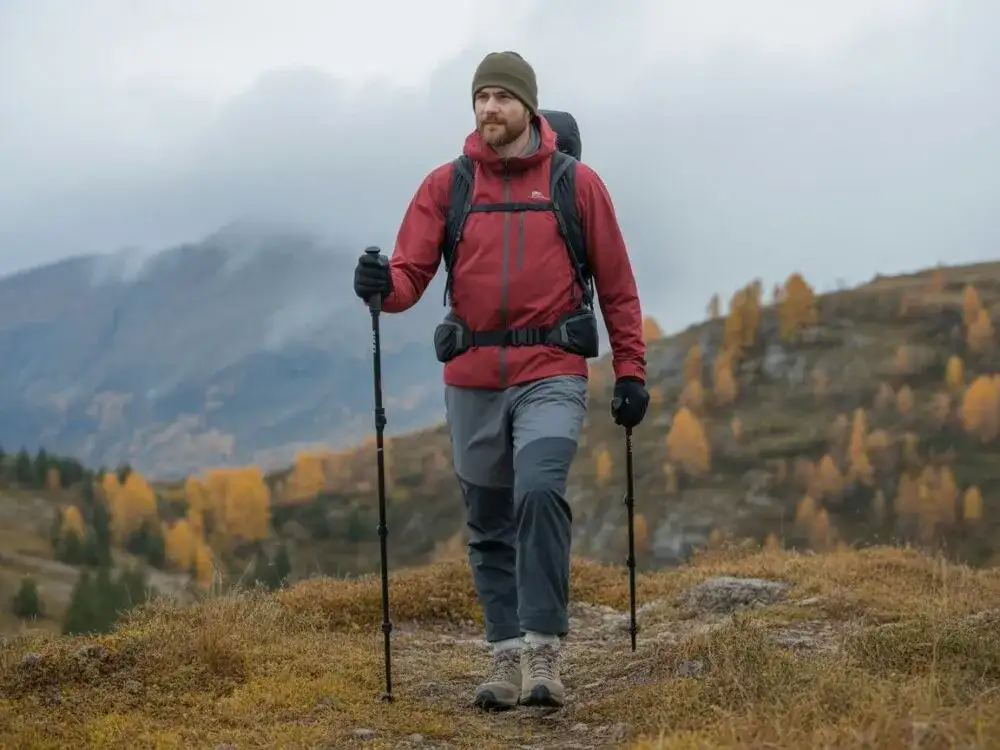Jak ubrać się w góry jesienią? Przewodnik po warstwach i błędach
