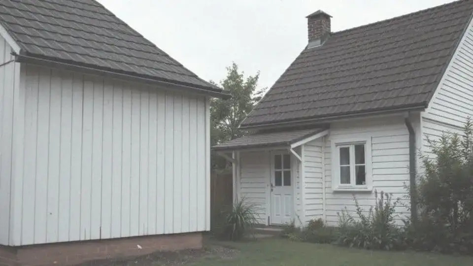 Czy budynek gospodarczy może przylegać do domu? Sprawdź przepisy i wymagania