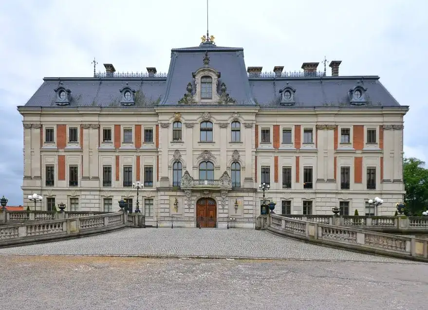 Pałac w Pszczynie - Odkryj jego fascynującą historię i tajemnice