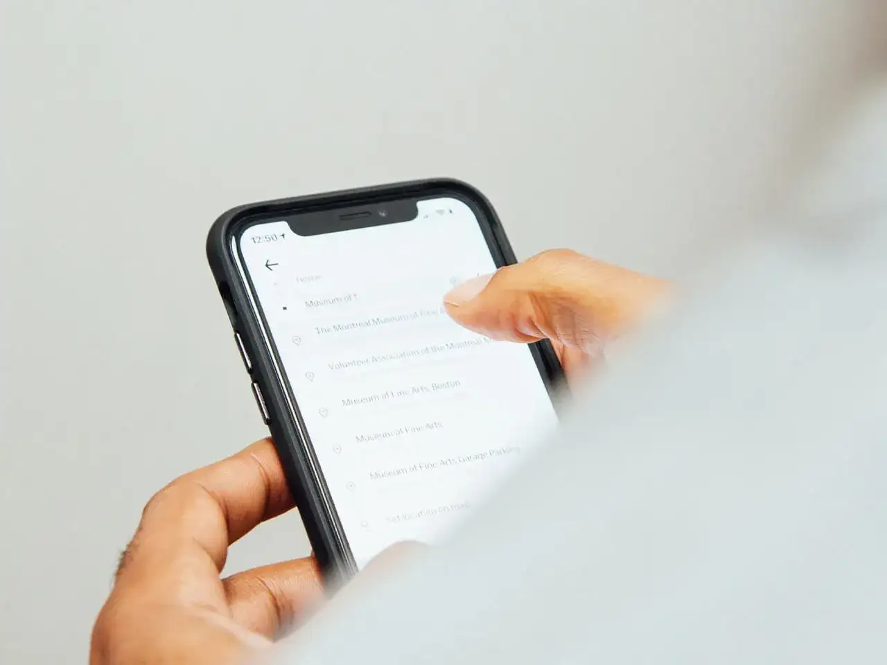 Gdzie jest antena NFC w iPhonie? Znajdź i płać bez problemu!