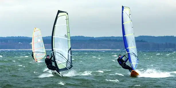 Windsurfing gdzie najlepiej? Odkryj najlepsze miejsca w Polsce