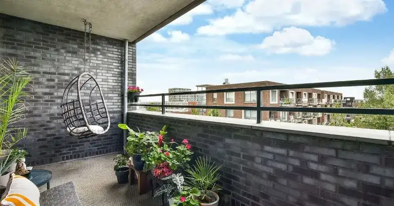 Czy balkon wlicza się do powierzchni mieszkania? Sprawdź przepisy!