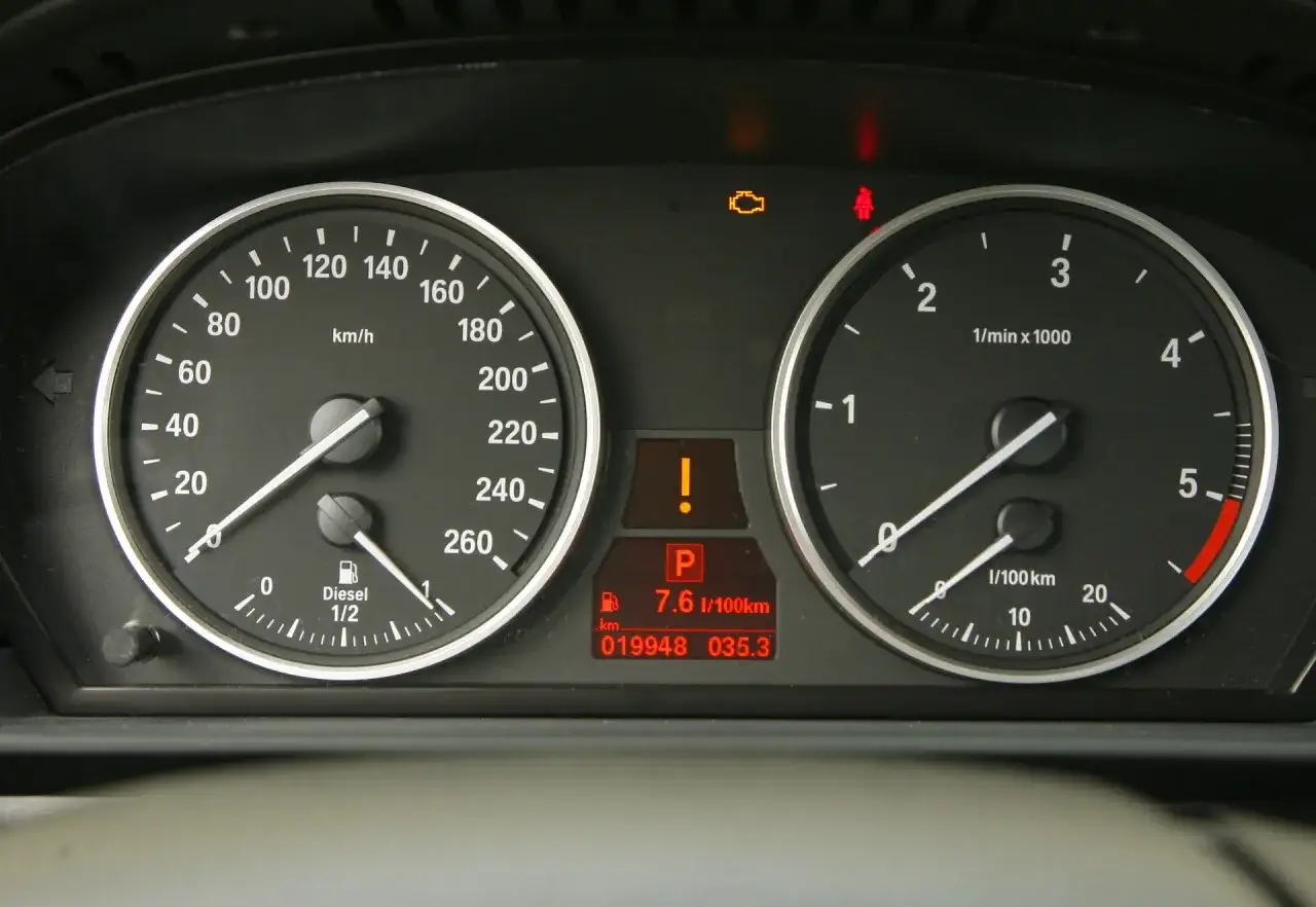 Jak skasować serwis BMW E60 - proste kroki, które musisz znać