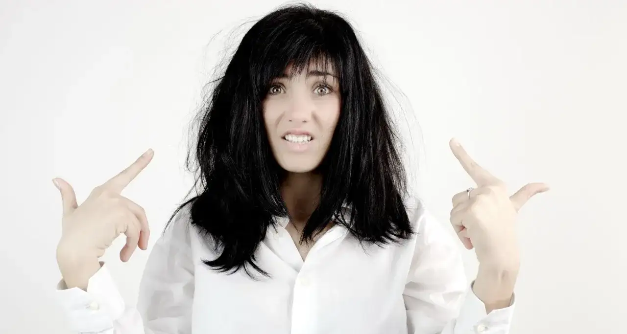 Bad hair day? Poznaj skuteczne sposoby na niesforne włosy