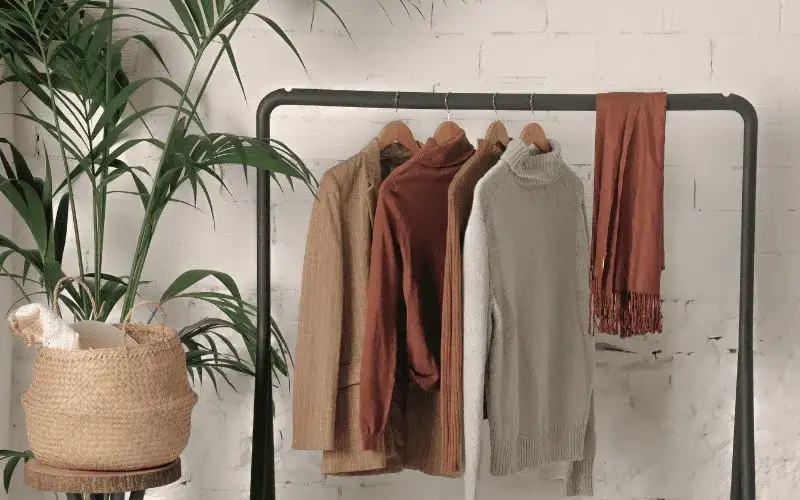 Ile można zarobić na odzieży używanej? Zaskakujące fakty i porady