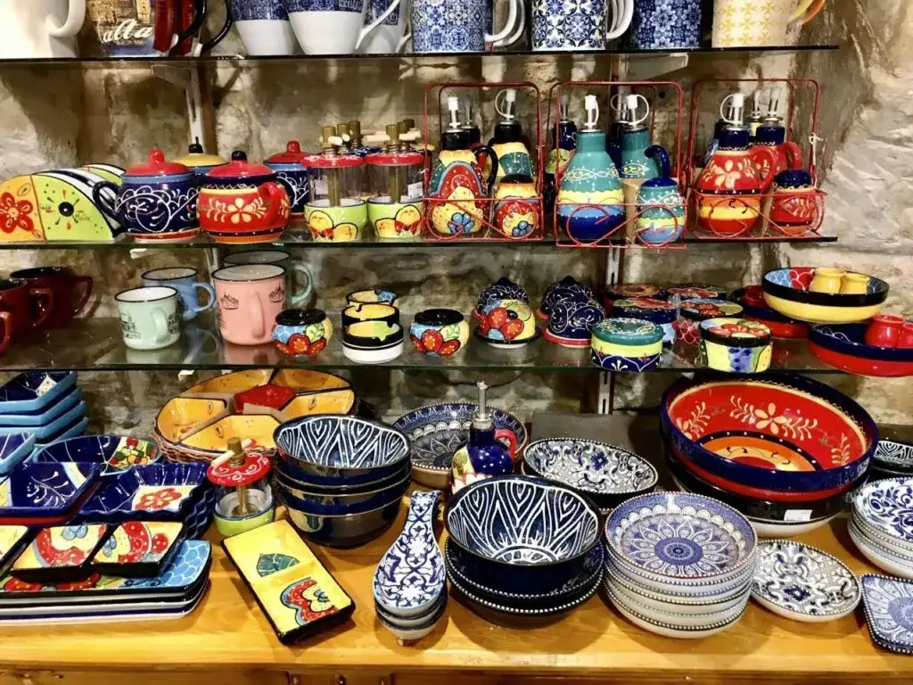 Najciekawsze pamiątki, jakie przywieźć z Malty, które zachwycą każdego turystę