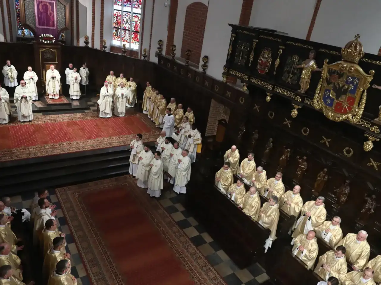 Kiedy musisz iść do kościoła w Wielkanoc: pełna lista świąt nakazanych