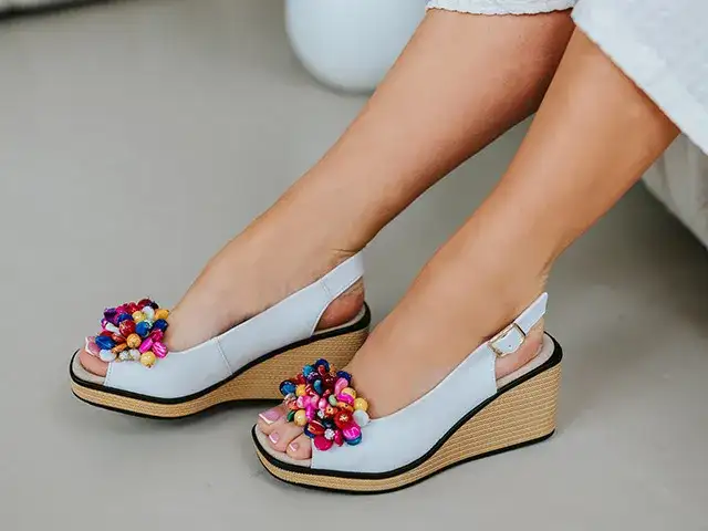 Sandały damskie – elegancja i komfort na lato