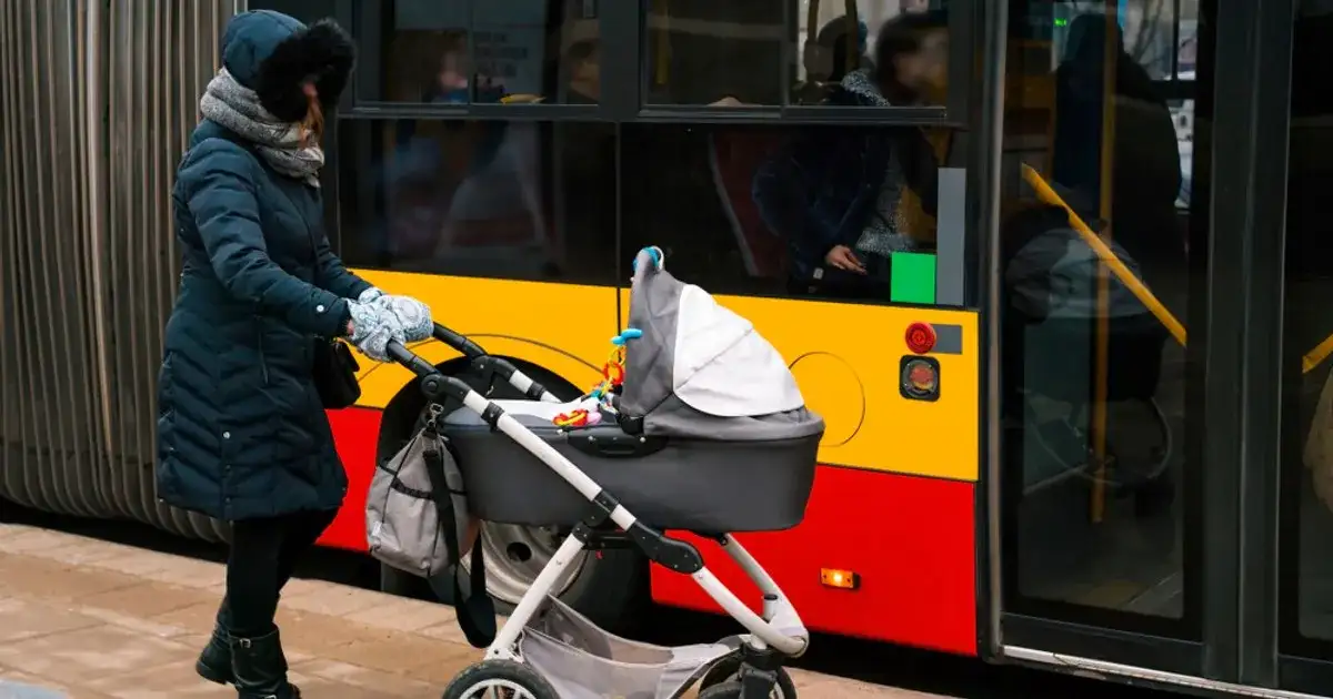 Czy można wyrzucić matkę z dzieckiem? Prawne ograniczenia