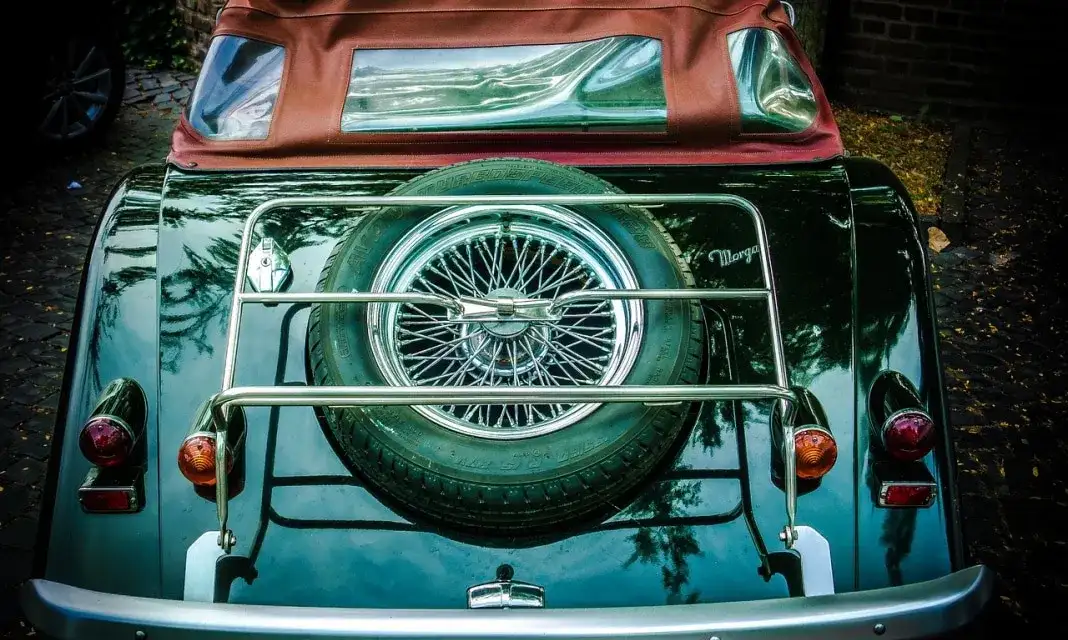 Jak zamocować koło zapasowe w bagażniku, aby uniknąć problemów