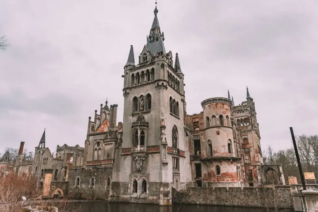 Zamek w Kopicach dawniej: tajemnice historii, właściciele i zapomniane detale architektury