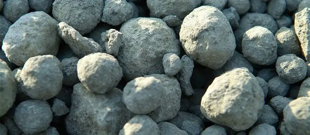 Tona cementu ile kosztuje? Sprawdź ceny i rodzaje cementu w Polsce