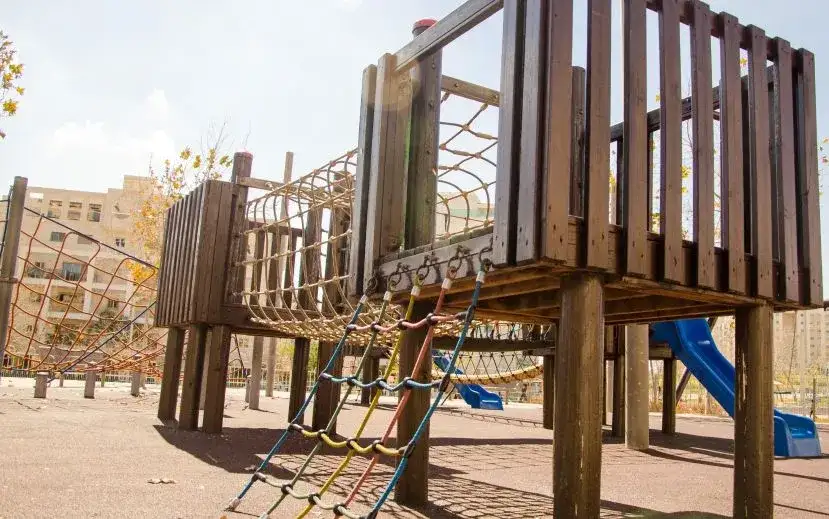 Jak zaprojektować plac zabaw dla dzieci, aby zapewnić bezpieczeństwo i radość