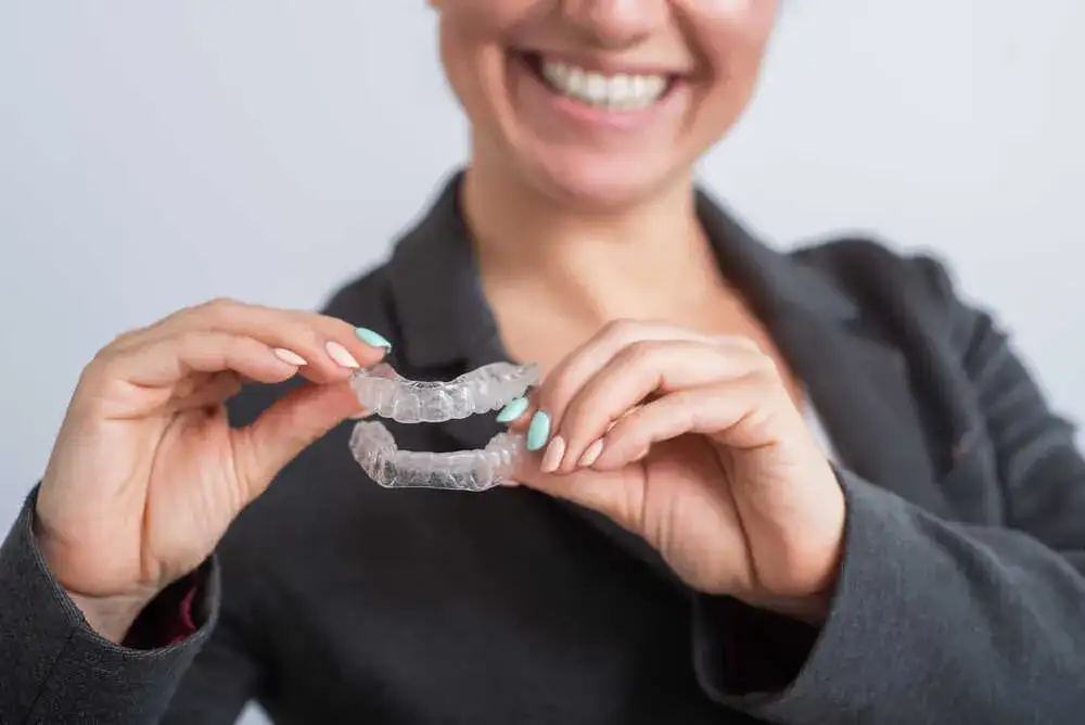 Ile kosztuje aparat estetyczny? Sprawdź, co wpływa na cenę