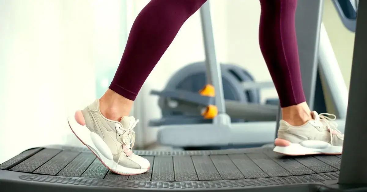 Jak biegać na bieżni żeby spalić tłuszcz i osiągnąć wymarzoną sylwetkę