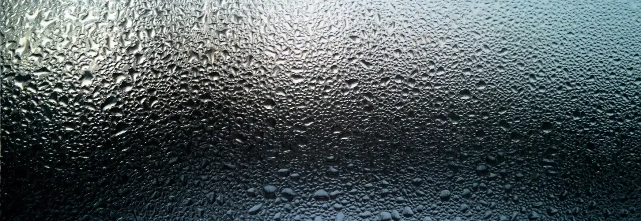 Dlaczego jest para na oknach? Poznaj przyczyny i sposoby na problem