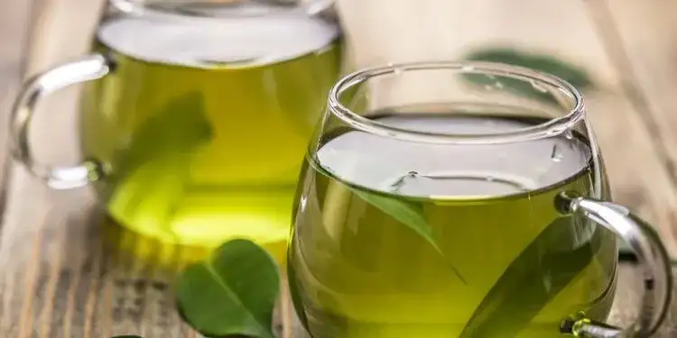 Jak prawidłowo parzyć zieloną herbatę, aby skutecznie wspomóc odchudzanie