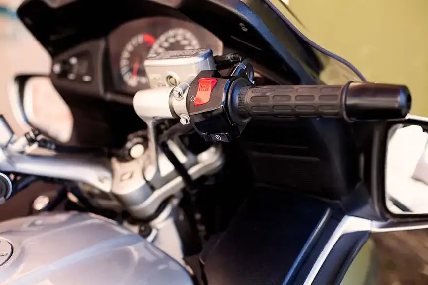 ¿Freno delantero moto derecha o izquierda? Lo que debes saber para conducir seguro
