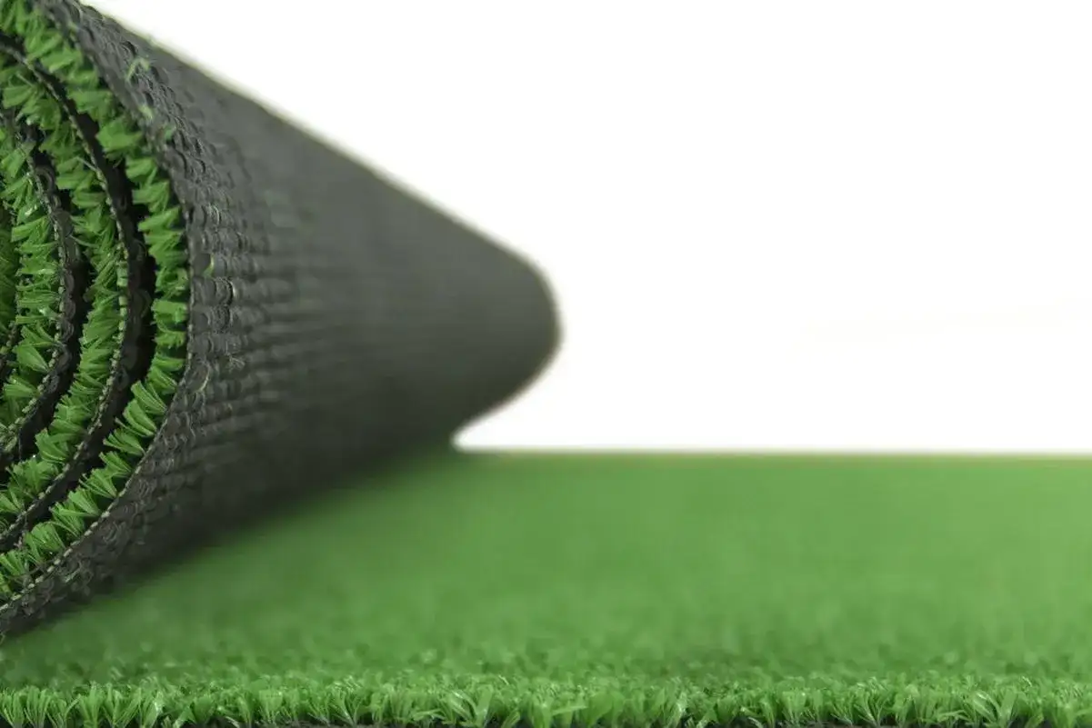 Sztuczna trawa 1,5 m na balkon i taras - wszystko co musisz wiedzieć