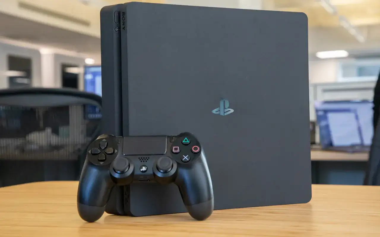 Jakie PS4 kupić w najlepszej cenie - poradnik przed zakupem konsoli