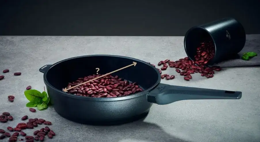 Jak zmierzyć średnicę patelni? Prosty sposób na dokładny pomiar