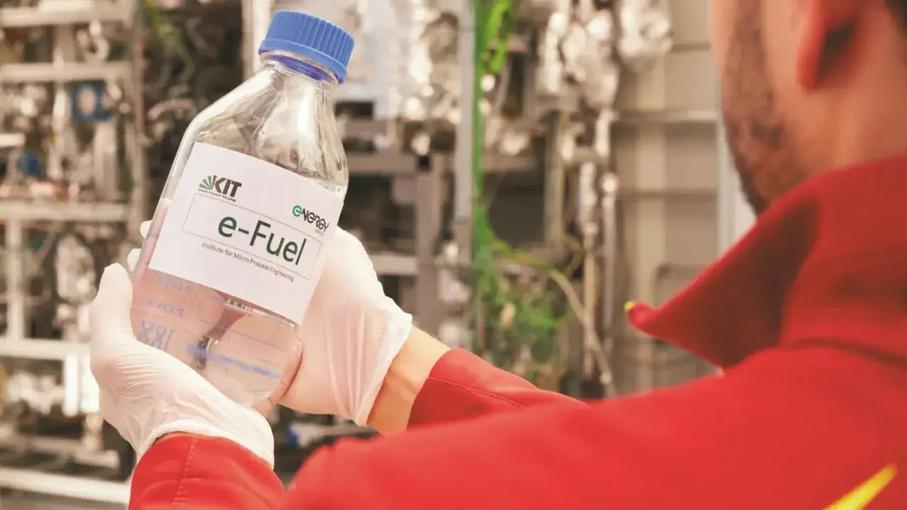 Was ist synthetischer Kraftstoff? Vorteile, Herstellung und Anwendungen