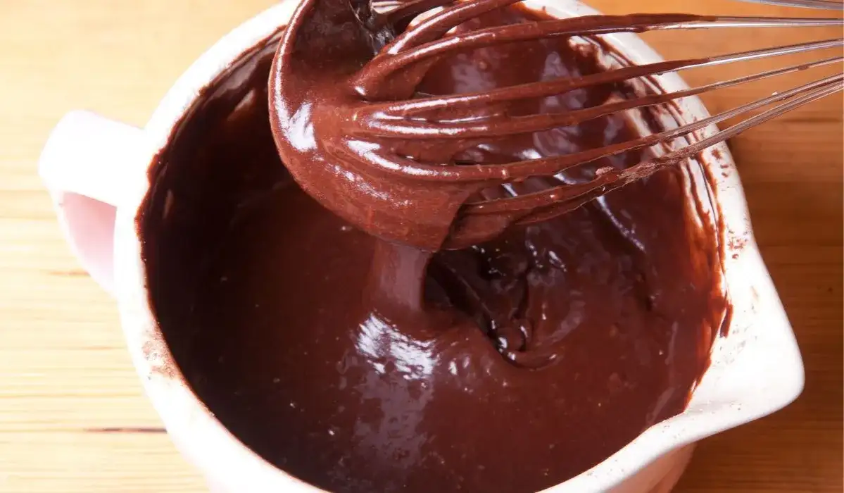 Prosty przepis na idealną polewę czekoladową – zrób to szybko i bez błędów