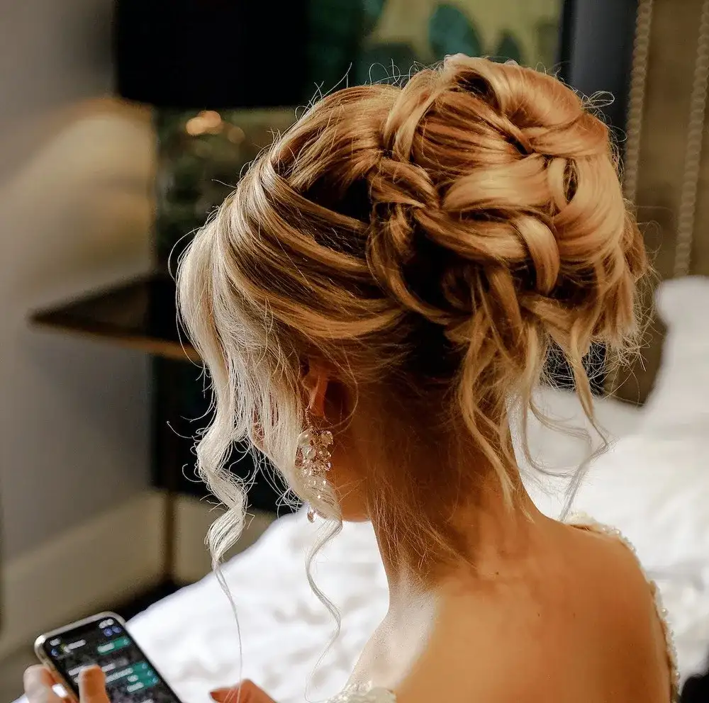 Jaka fryzura na wesele – stylowe inspiracje, które zachwycą gości