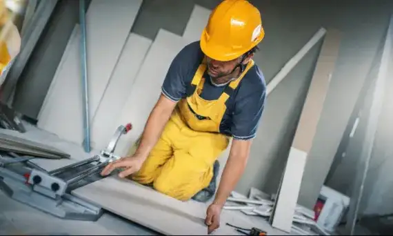 Jaką przecinarkę do glazury wybrać, aby uniknąć kosztownych błędów?