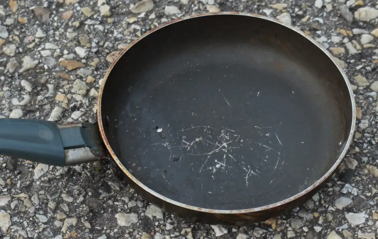 Jak odnowić patelnię teflonową i przywrócić jej idealny stan