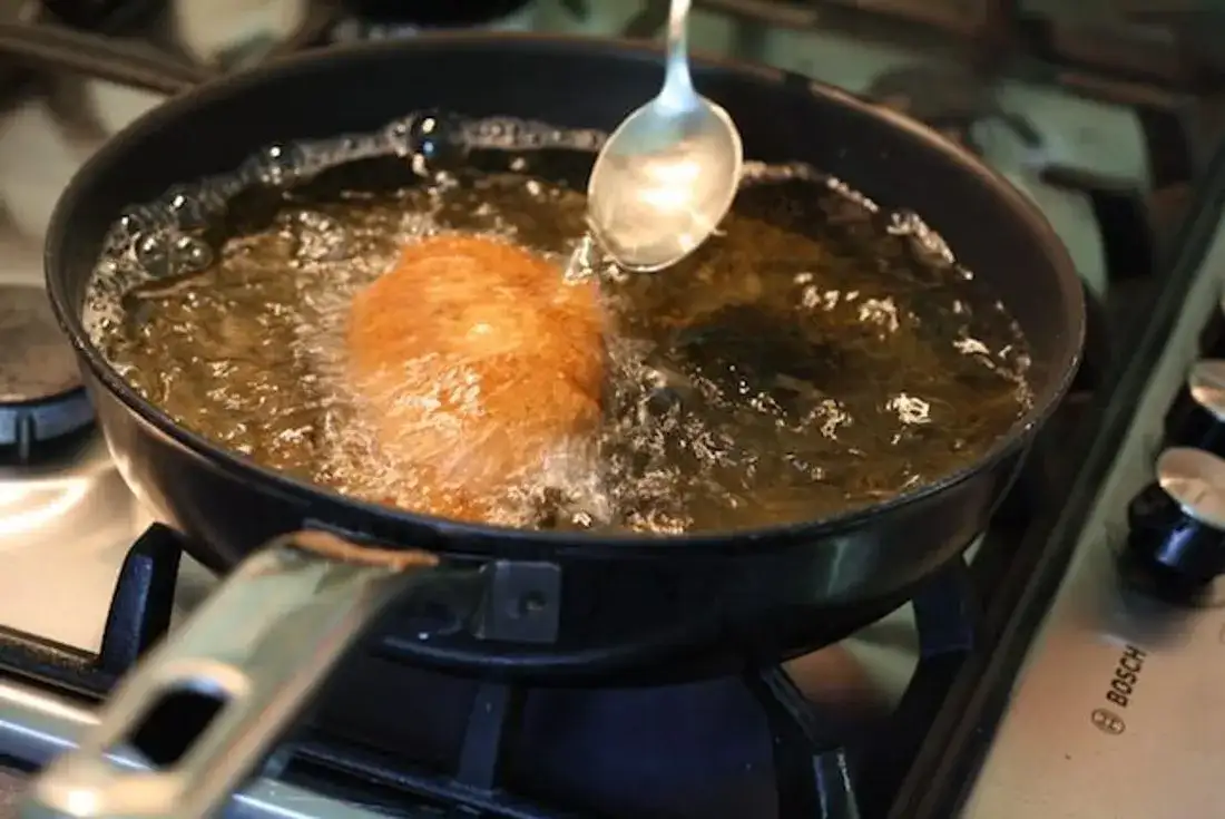 Jak długo smażyć dewolaje na patelni, aby były idealnie chrupiące?