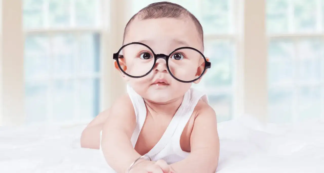 Jak rozwija się wzrok u niemowląt? Kluczowe etapy i wskazówki dla rodziców