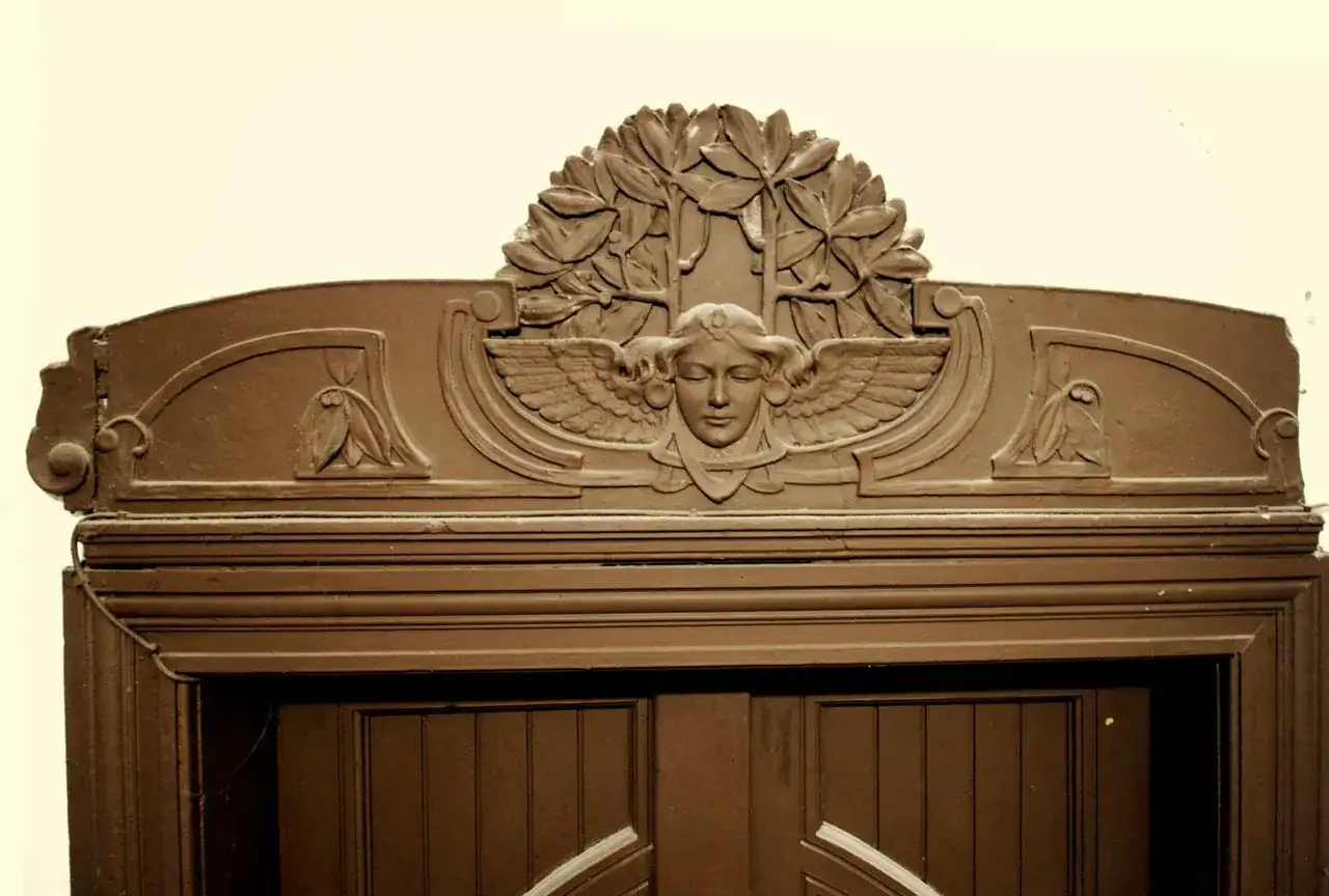 Rewitalizowana kamienica w Warszawie – odkryj nowoczesne mieszkania