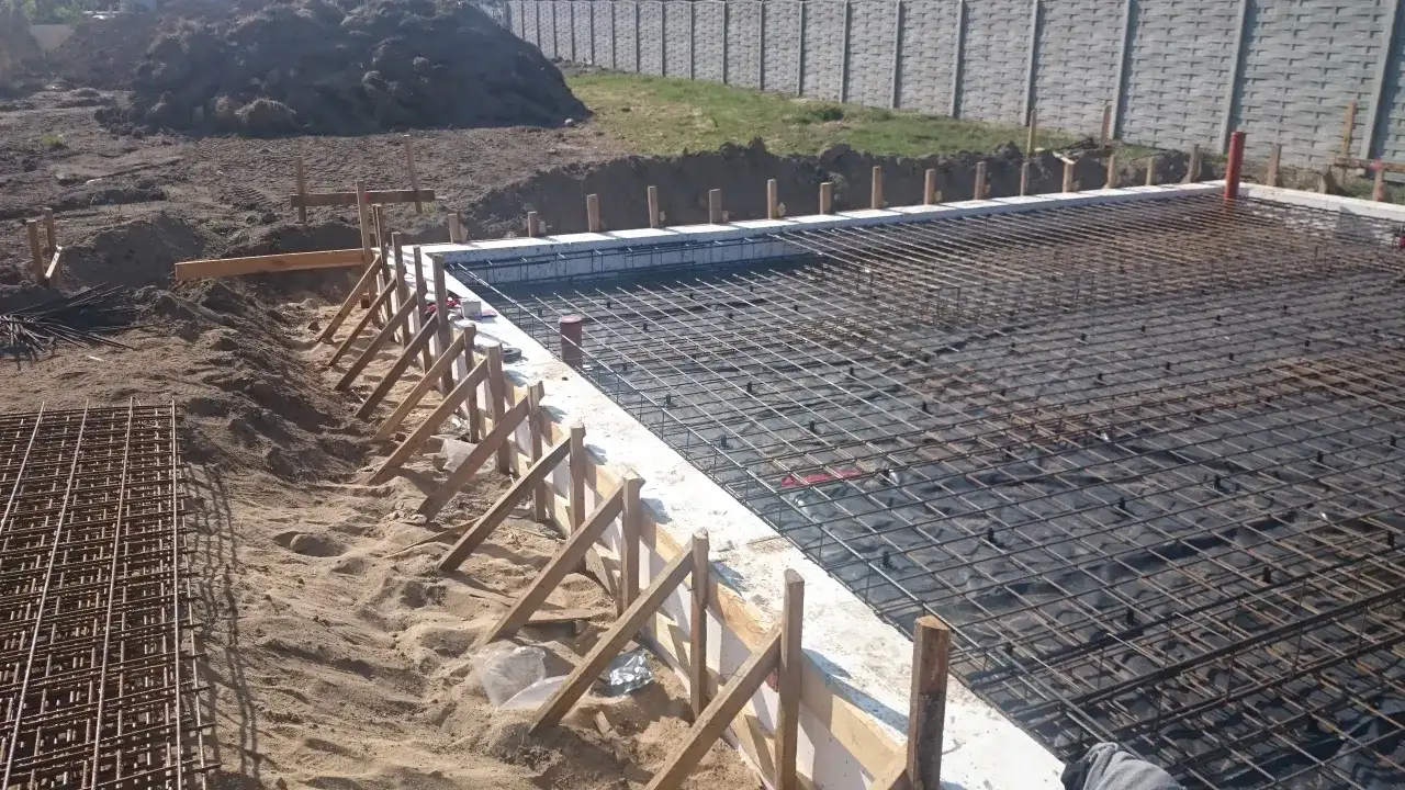 Jak zrobić płytę fundamentową: 9 kroków do solidnego DIY