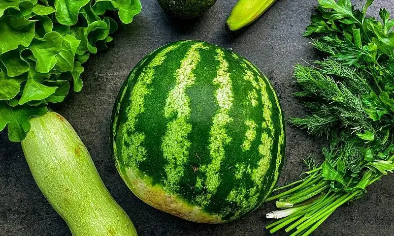 Ile kalorii ma arbuz cały? Poznaj wartość odżywczą owocu