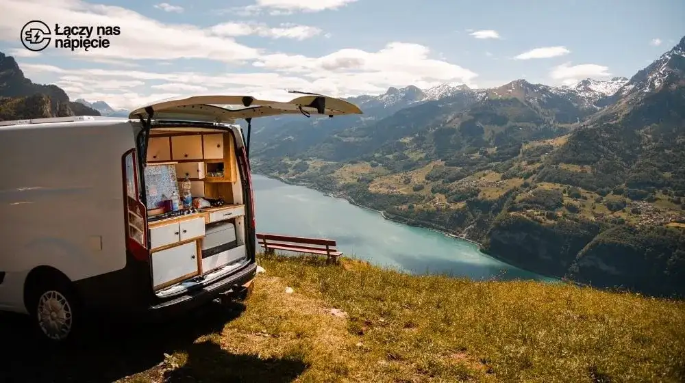 Jak zbudować kampera z książką Latający DyVan - proste kroki i porady