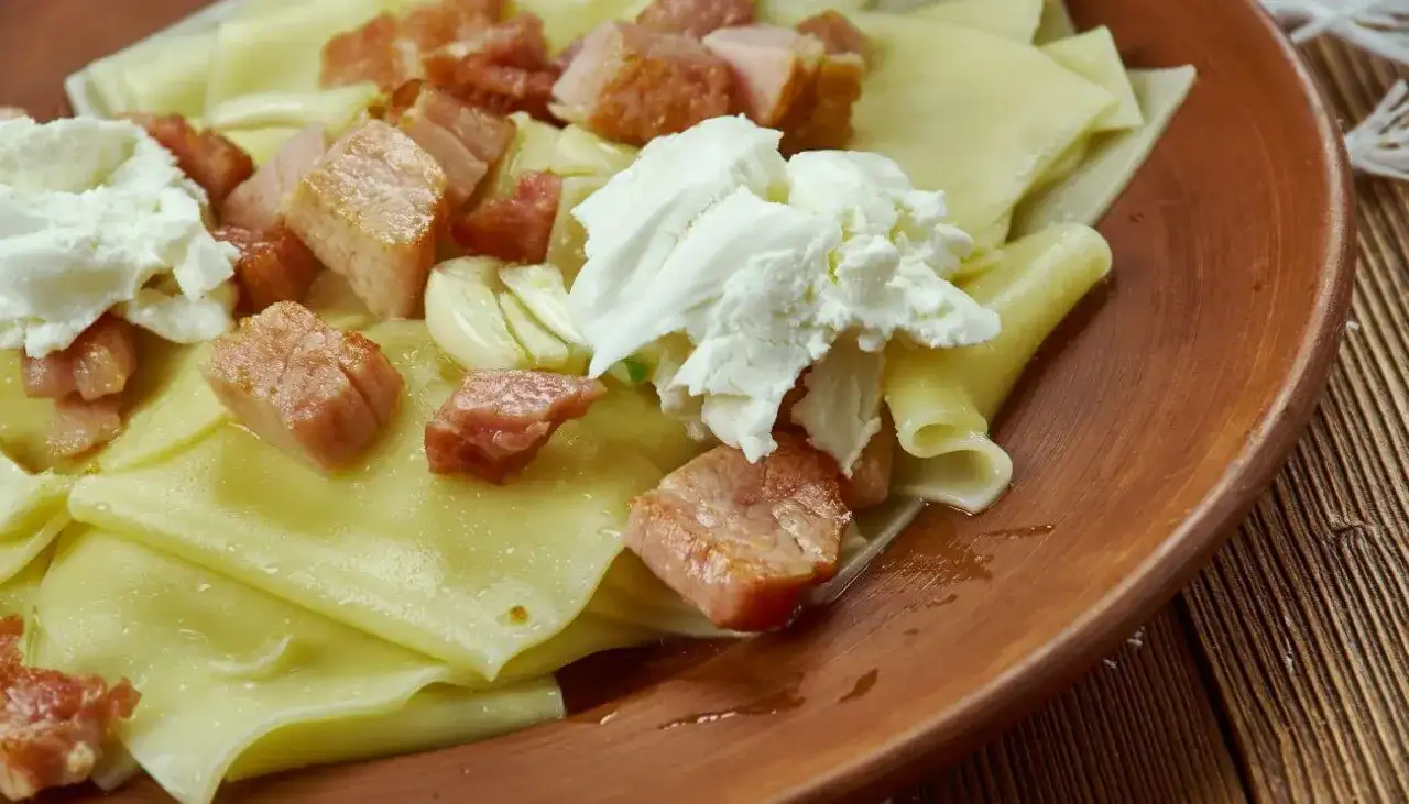 Prosty przepis na ciasto do łazanek – jak uniknąć błędów i osiągnąć idealną konsystencję