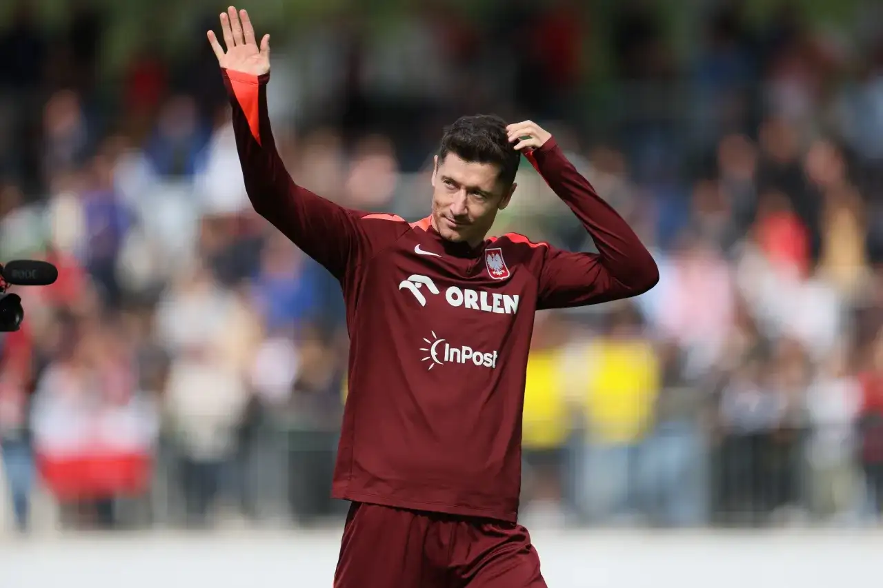 Ile zarabiają polscy piłkarze? Zaskakujące kwoty i kontrakty!