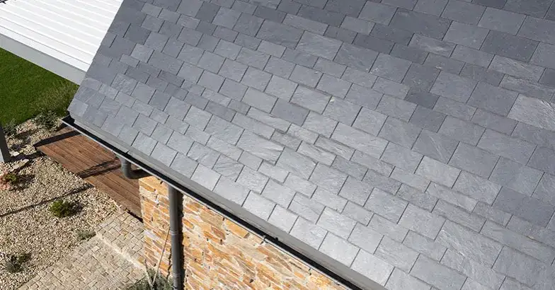 Łupki na dach – wytrzymałe, estetyczne i ekologiczne rozwiązanie dla Twojego domu