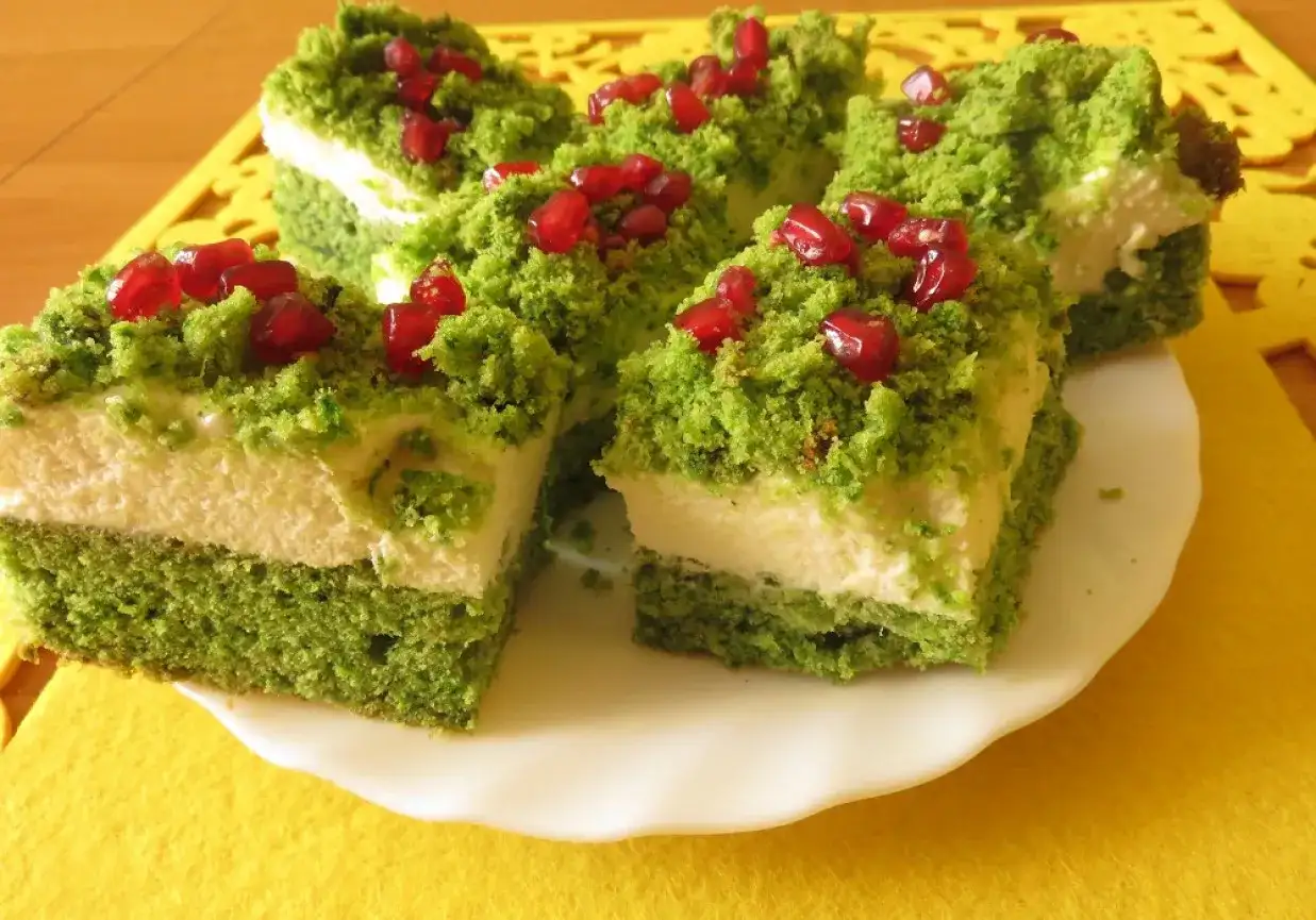 Pyszny przepis na zielone ciasto ze szpinakiem, które zachwyca smakiem