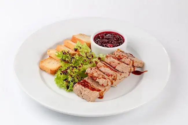 Ile dokładnie kalorii ma pasztet? Poznaj prawdziwą wartość odżywczą