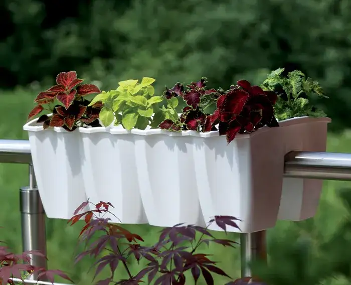 Jak łatwo zamontować doniczki na balustradę i uniknąć błędów