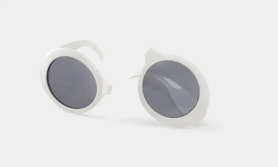 Jakie kleje do oprawek okularów zapewnią trwałą naprawę?